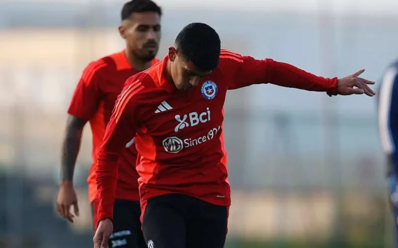 Esteban Pavez en pleno entrenamiento con la Selección Chilena durante la temporada 2024.