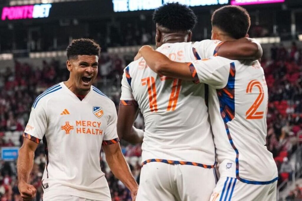 Jugadores del FC Cincinnati celebrando un gol.