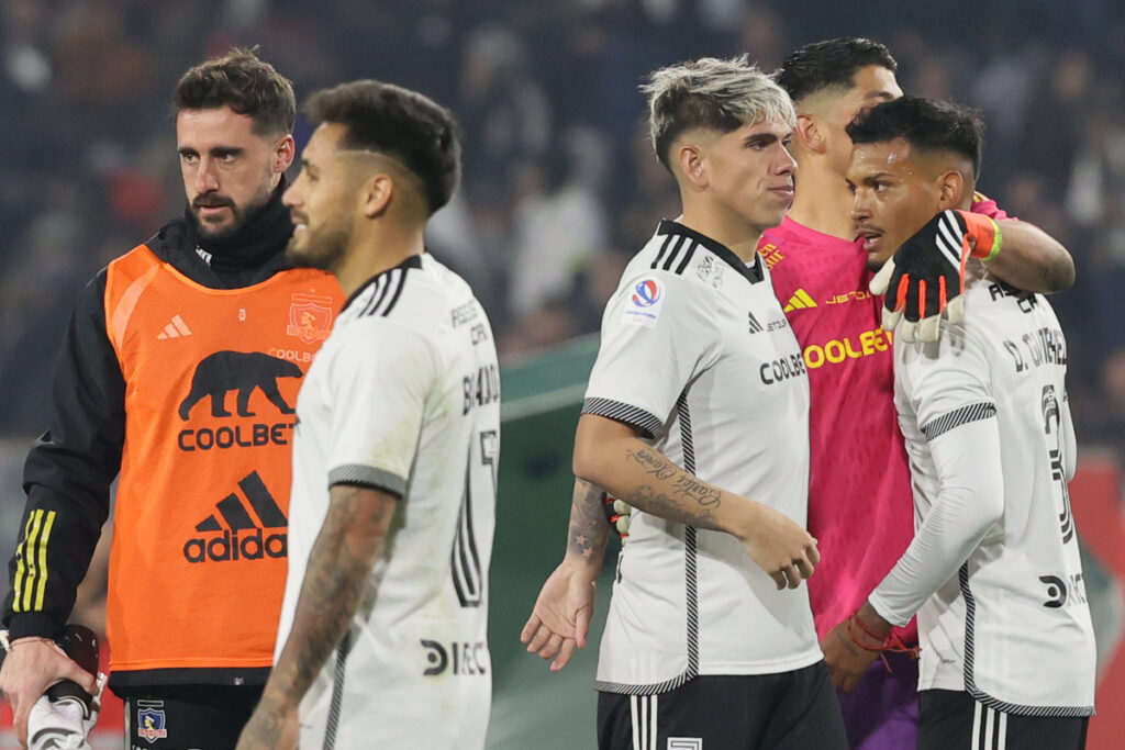 Jugadores de Colo-Colo tras el término del partido frente a Palestino.