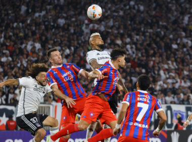 Futbol, Colo Colo vs Cerro Porteño. Fase de grupos, Copa Libertadores 2024. El jugador de Colo Colo Arturo Vidal, juega el balon contra Cerro Porteño durante el partido de copa libertadores por el grupo A disputado en el estadio Monumental en Santiago, Chile. 03/04/2024 Marcelo Hernandez/Photosport Football, Colo Colo vs Cerro Porteño. Group stage, Copa Libertadores 2024. Colo Colo's player Arturo Vidal, play the ball against Cerro Porteño during the copa libertadores match for group A at the Monumental stadium in Santiago, Chile. 03/04/2024 Marcelo Hernandez/Photosport