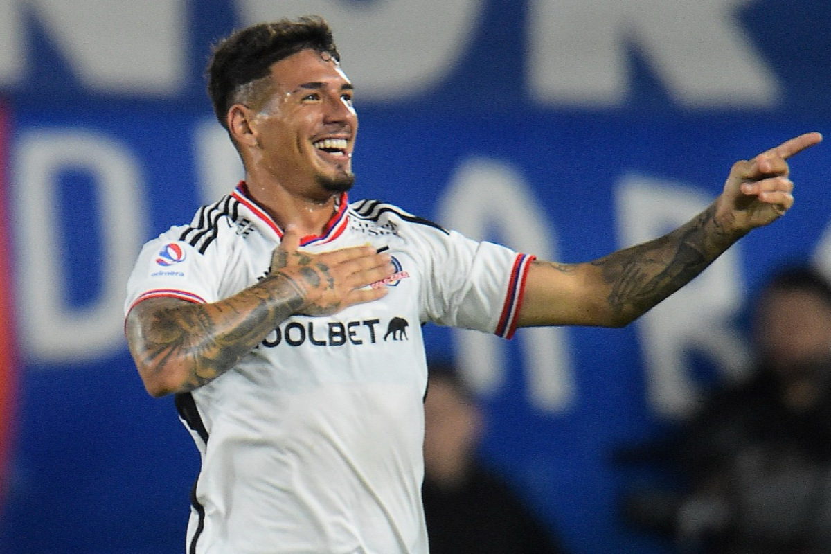 Alan Saldivia celebrando su gol en el partido amistoso entre Colo-Colo y Nacional.