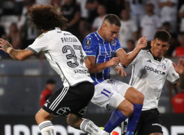 Maximiliano Falcón y Alan Saldivia en el partido contra Godoy Cruz por Copa Libertadores.