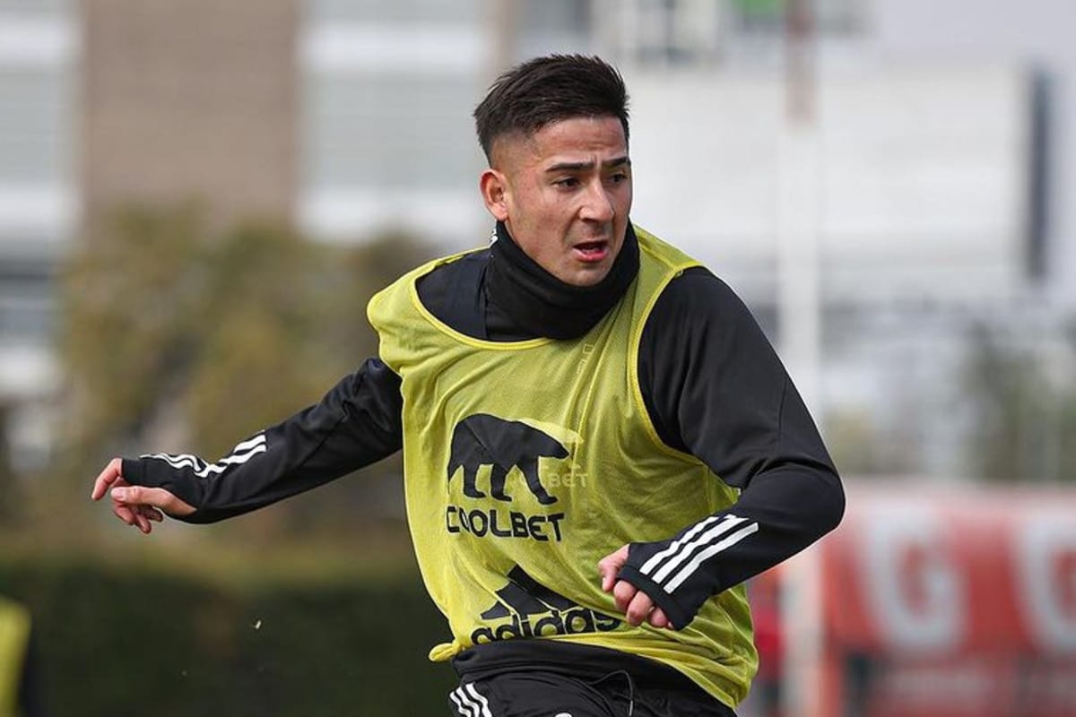 Primer plano a Guillermo Paiva durante un entrenamiento de Colo-Colo en el Estadio Monumental