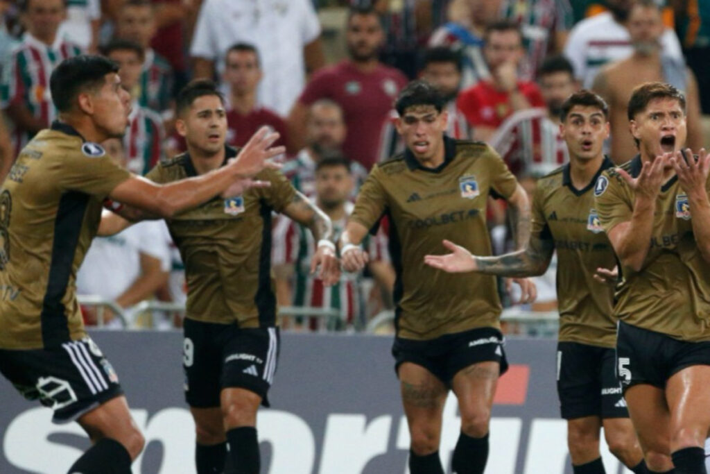 Jugadores de Colo-Colo en el encuentro frente a Fluminense por Copa Libertadores