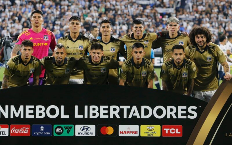 Formación de Colo-Colo en el partido frente a Alianza Lima en el Estadio Alejandro Villanueva.