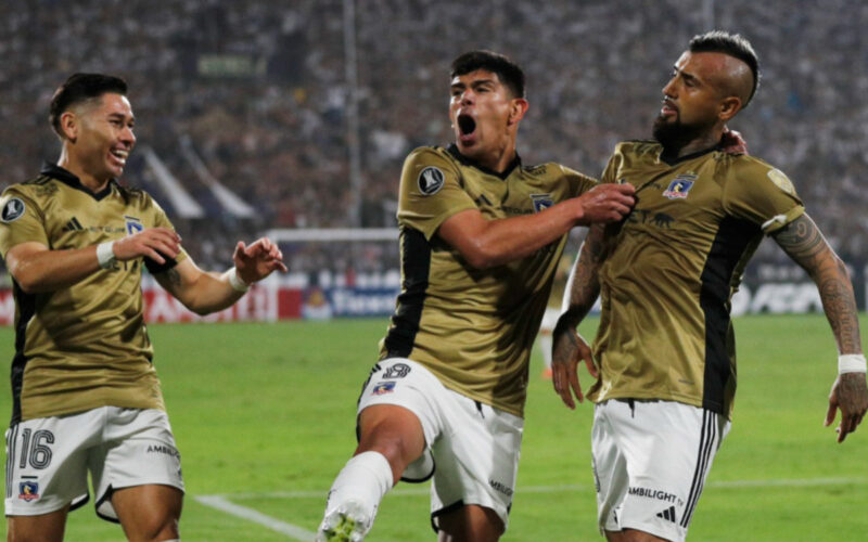 Jugadores de Colo-Colo en el duelo frente a Alianza Lima