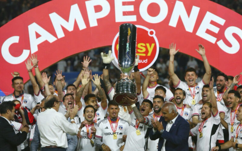 Colo-Colo coronandose campeón de la Copa Chile