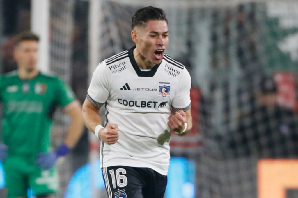 Óscar Opazo celebrando su gol frente a Palestino