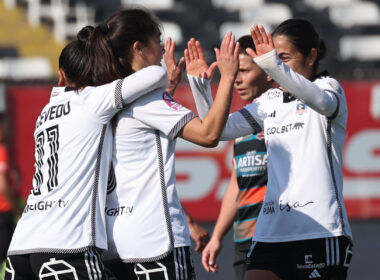 Jugadoras de Colo-Colo femenino celebrando un gol frente a Cobresal