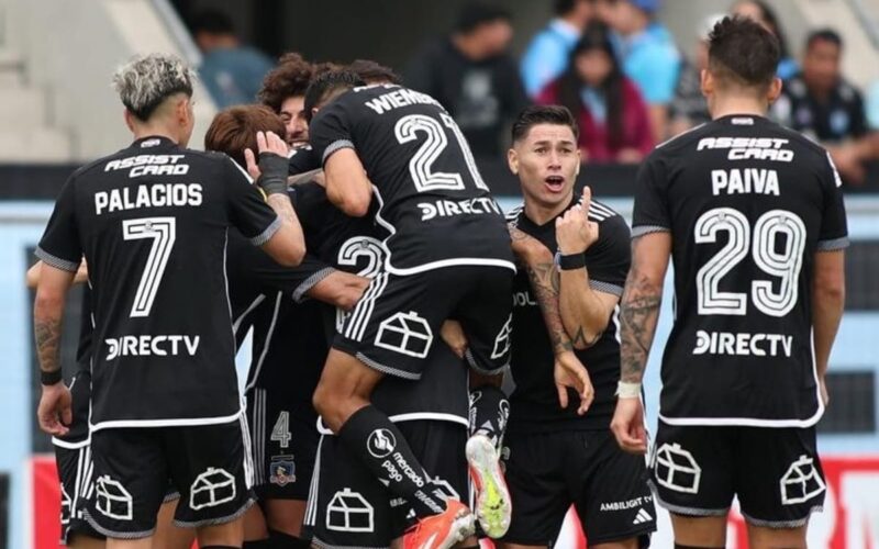 Jugadores de Colo-Colo celebrando