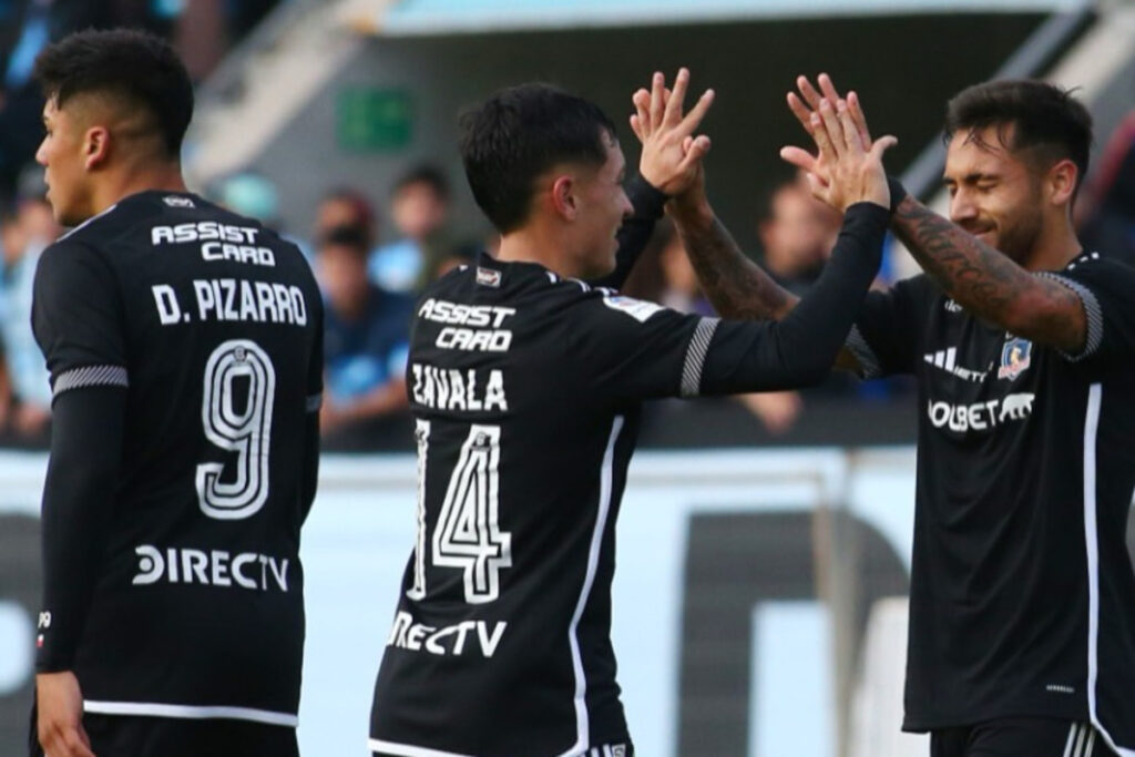 Jugadores de Colo-Colo en el partido frente a Deportes Iquique