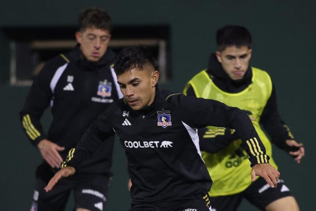 Colo-Colo entrenando en Paraguay