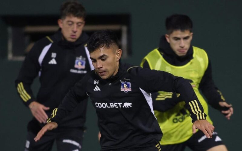 Colo-Colo entrenando en Paraguay