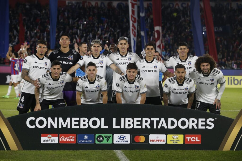 Formación de Colo-Colo en el partido frente a Cerro Porteño.