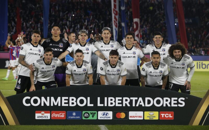 Formación de Colo-Colo en el partido frente a Cerro Porteño.