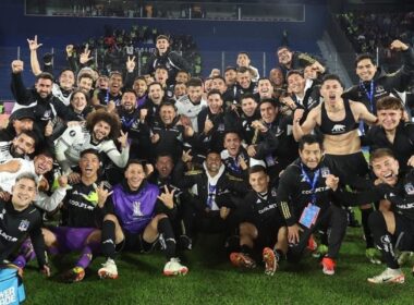 Colo-Colo celebrando la clasifiación a octavos de final de la Copa Libertadores.