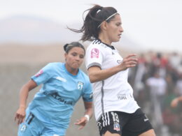 Jugadora de Colo-Colo y Deportes Iquique en un duelo por la fecha 13 del Campeonato Femenino SQM.