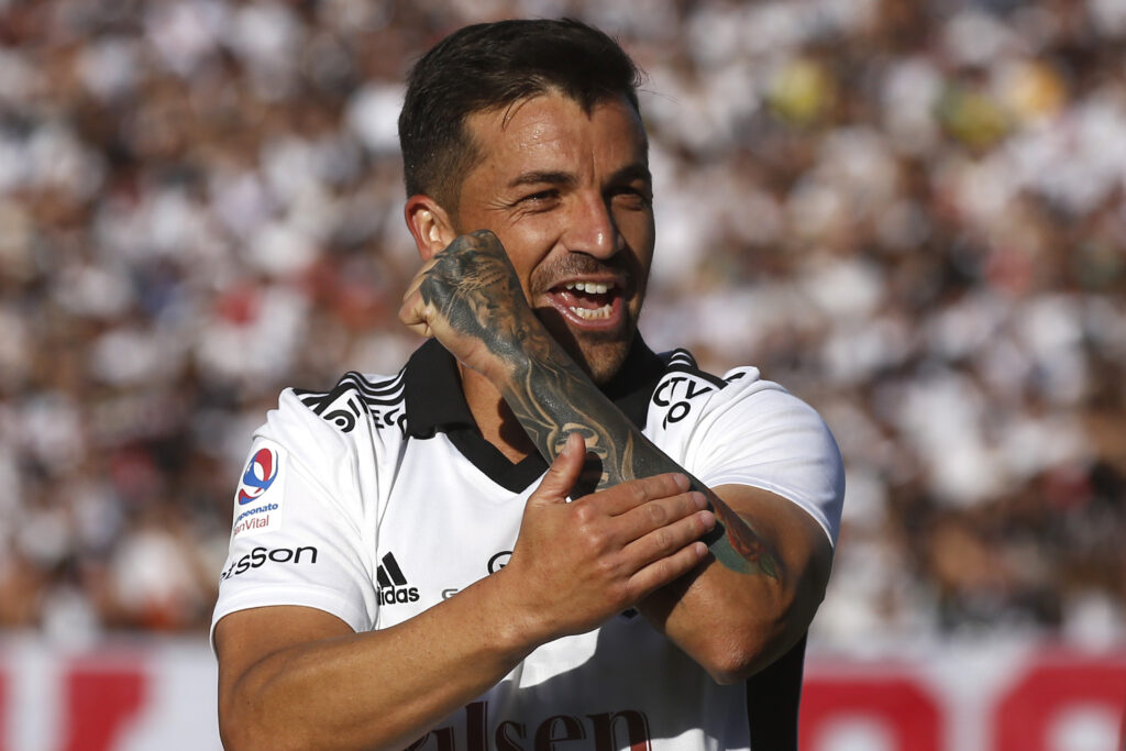 El jugador de Colo-Colo, Gabriel Costa, celebrando un gol