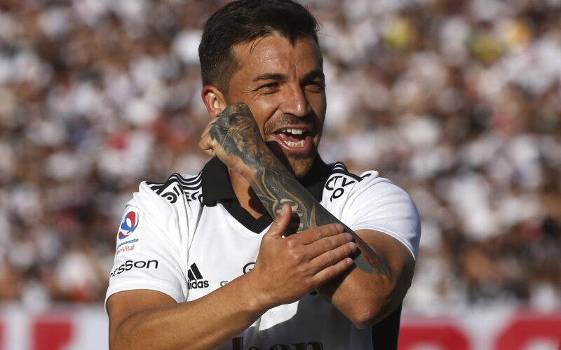 El jugador de Colo-Colo, Gabriel Costa, celebrando un gol