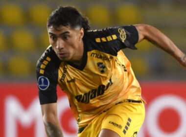 Primer plano al jugador Luciano Cabral