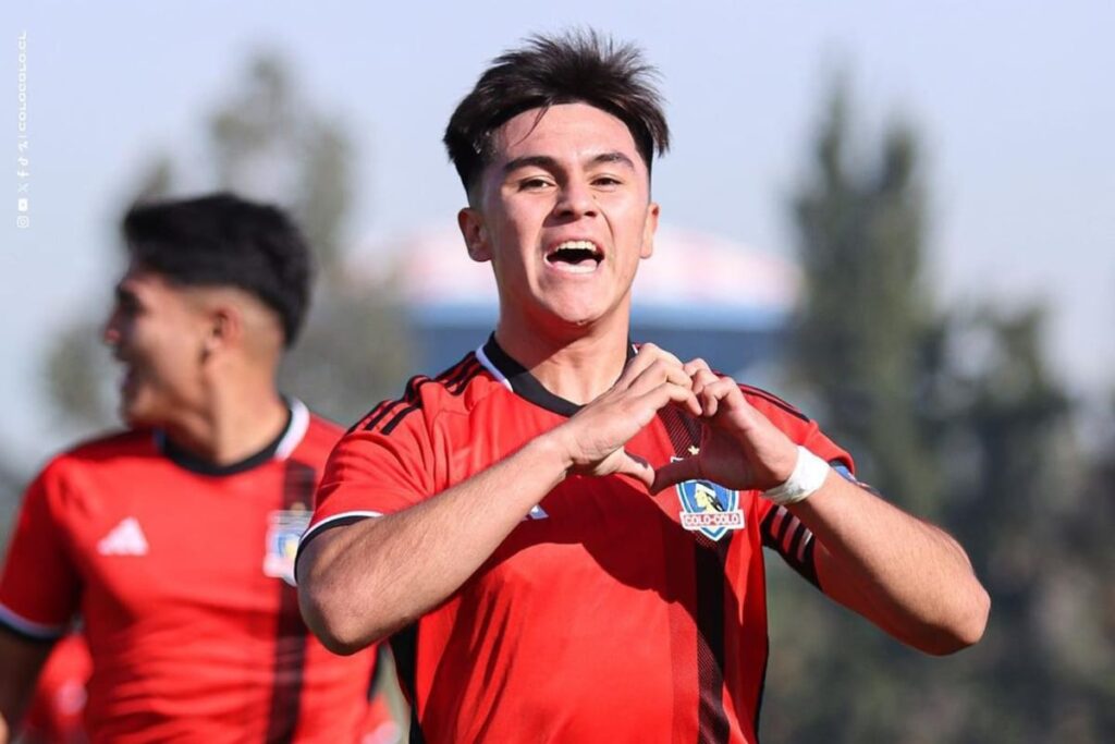 Bastián Silva celebrando un gol con Colo-Colo Proyección