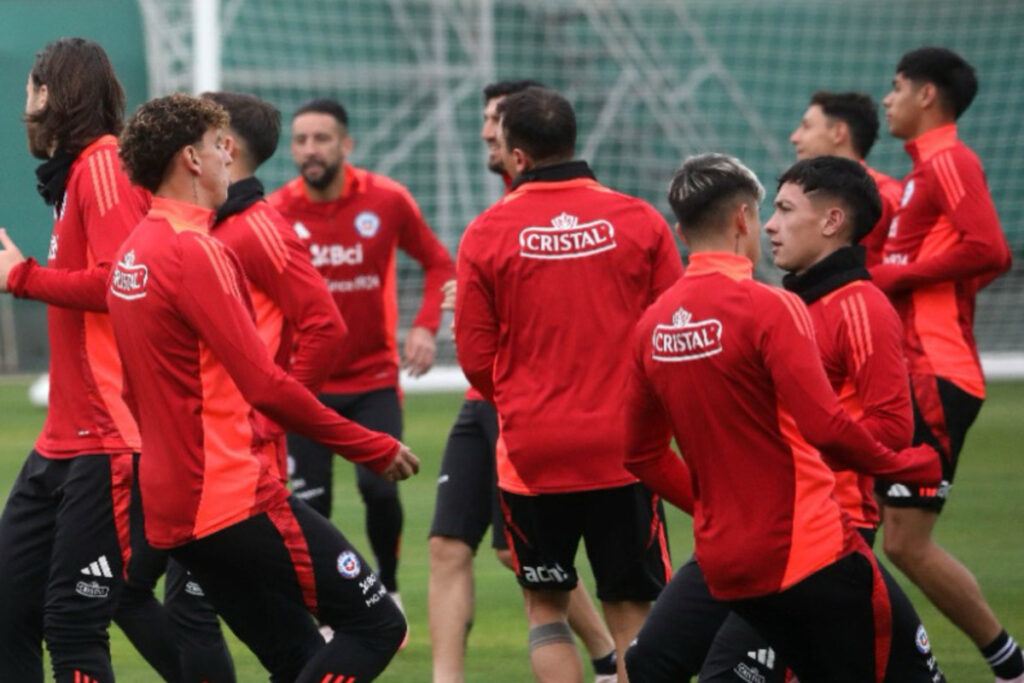 Jugadores de la Selección Chilena entrenando para el duelo con Paraguay