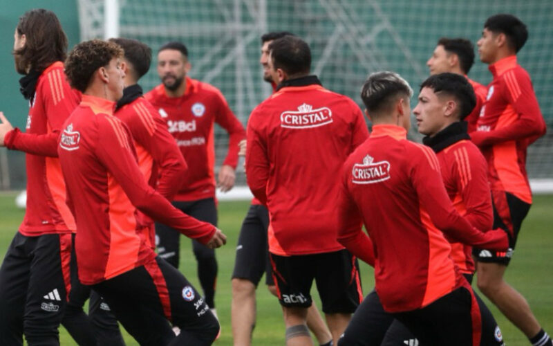Jugadores de la Selección Chilena entrenando para el duelo con Paraguay