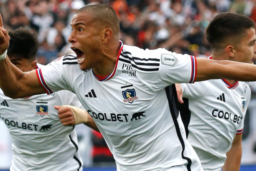 El jugador de Colo-Colo, Leandro Benegas, celebrando un gol