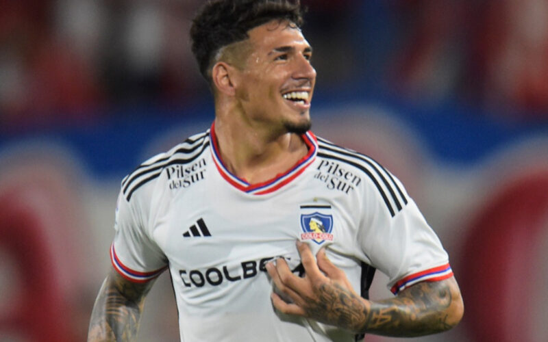 El jugador Alan Saldivia celebrando un gol frente a Nacional