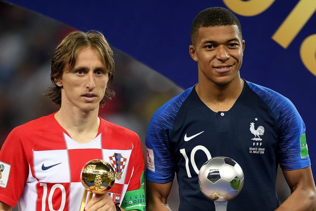 Luka Modric y Kylian Mbappe durante la premiación del Mundial 2018.