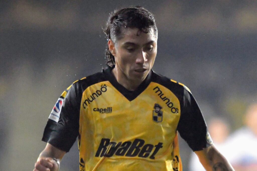 Luciano Cabral con la camiseta de Coquimbo Unido.