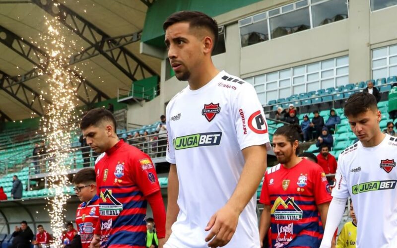 Sebastián Valencia en su debut con Ñublense