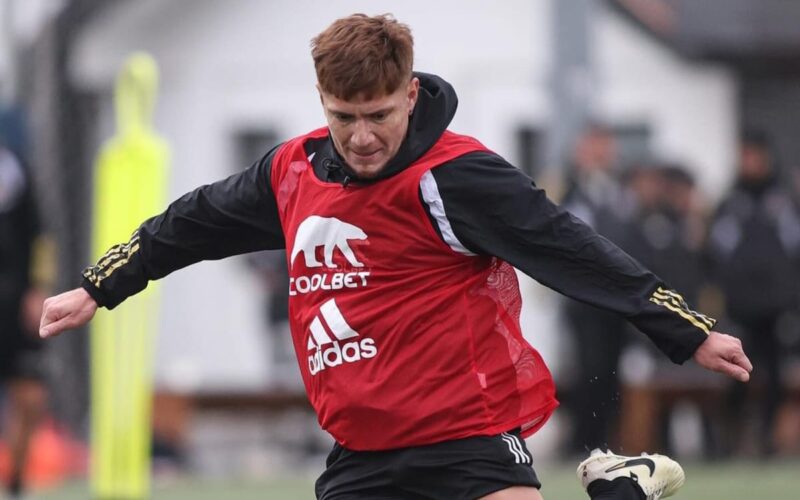 Leonardo Gil durante un entrenamiento de Colo-Colo.