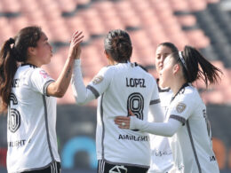Jugadoras de Colo-Colo celebrando un gol en el Campeonato Femenino SQM