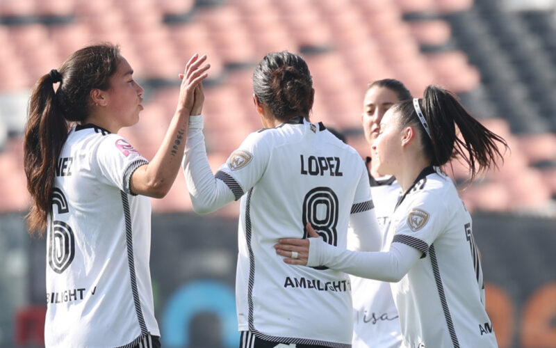 Jugadoras de Colo-Colo celebrando un gol en el Campeonato Femenino SQM