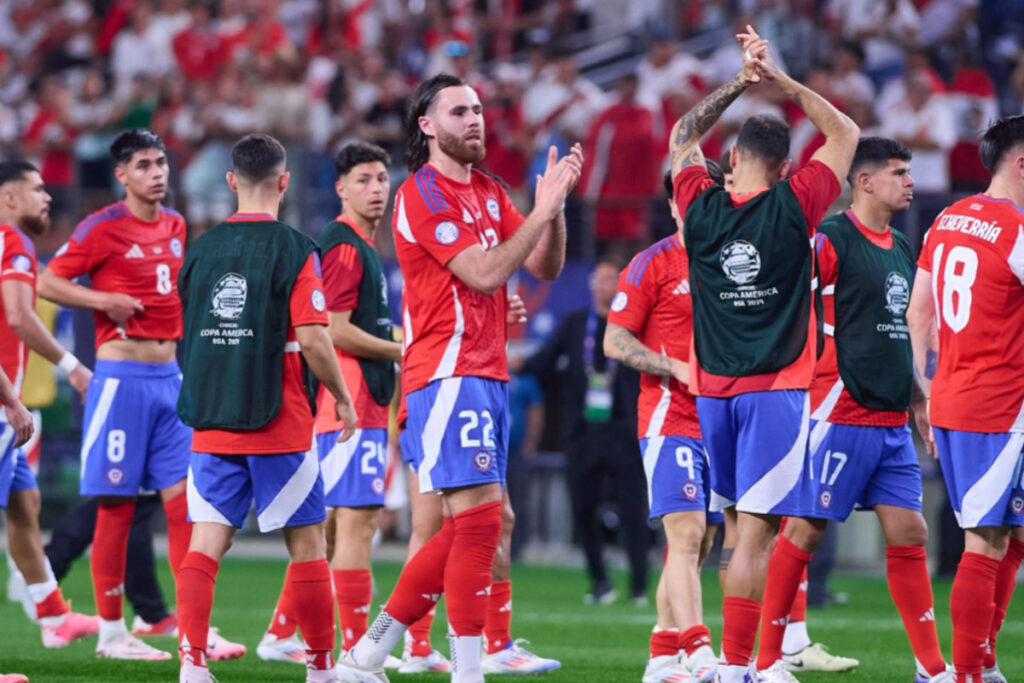 Jugadores de la Selección Chilena tras el duelo ante Perú