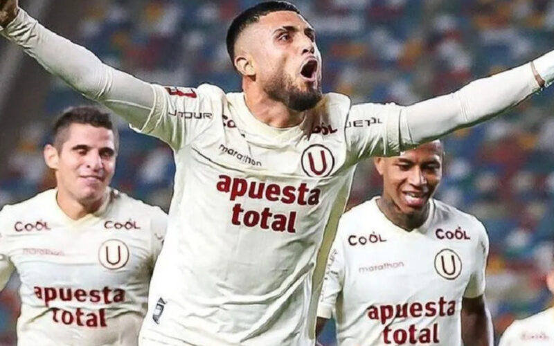 El jugador de Universitario, Rodrigo Ureña, celebrando un gol