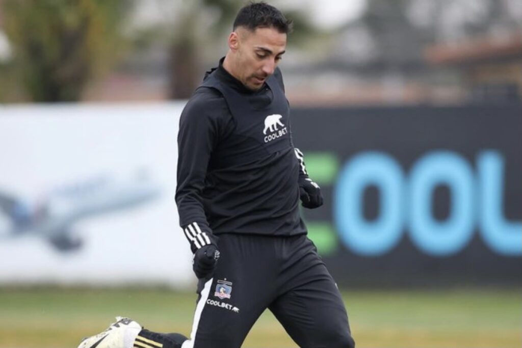 Javier Correa durante un entrenamiento de Colo-Colo