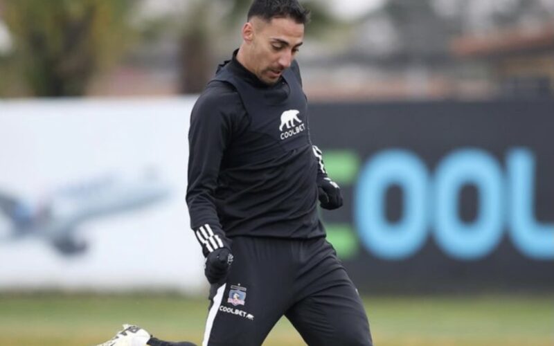 Javier Correa durante un entrenamiento de Colo-Colo