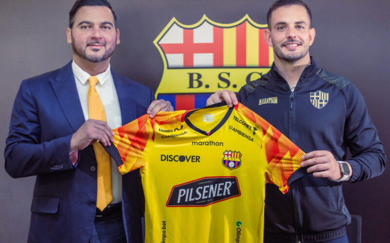 Octavio Rivero en su presentación como refuerzo de Barcelona SC.