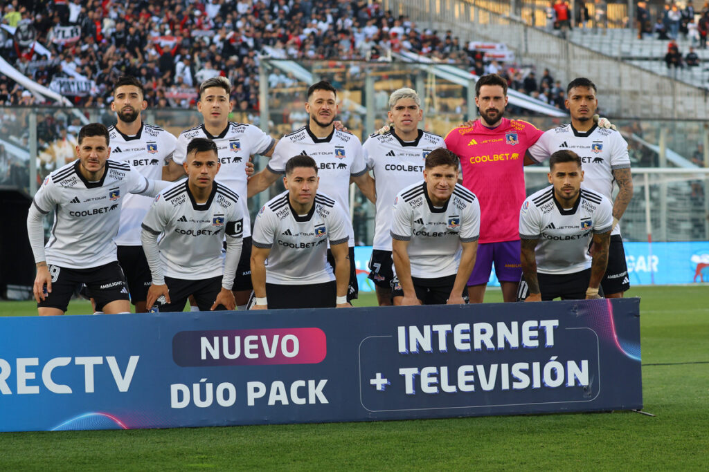 Jugadores de Colo-Colo formados para la foto oficial.