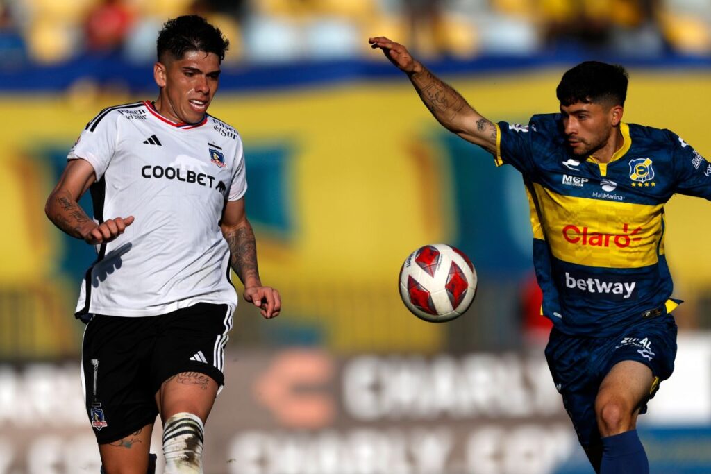 Cristián Riquelme jugando contra Colo-Colo foto de Agencia Aton 