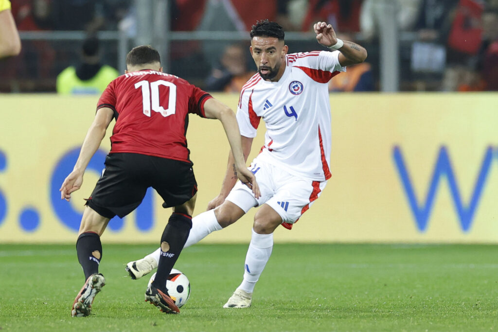 El jugador de la seleccion chilena Mauricio Isla.