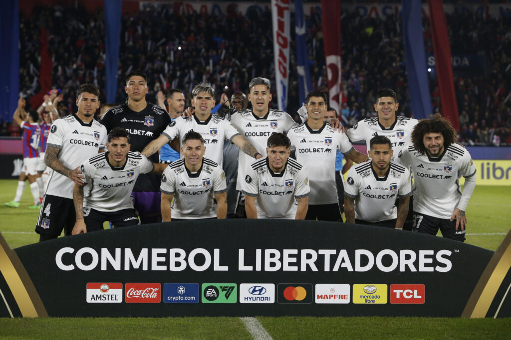 Futbol, Cerro Porteño vs Colo Colo.
Fase de grupos, Copa Libertadores 2024.
Formacion de Colo Colo antes del partido de copa libertadores  contra Cerro Porteño por el grupo A disputado en el estadio General Pablo Rojas.
Asuncion, Paraguay.
29/05/2024
Cesar Olmos/Photosport

Football, Colo Colo vs Cerro Porteño.
Group stage, Copa Libertadores 2024.
Colo Colo's team before copa libertadores match for group A against Cerro Porteño at the General Pablo Rojas  stadium in Asuncion, Paraguay.
29/05/2024
Cesar Olmos/Photosport