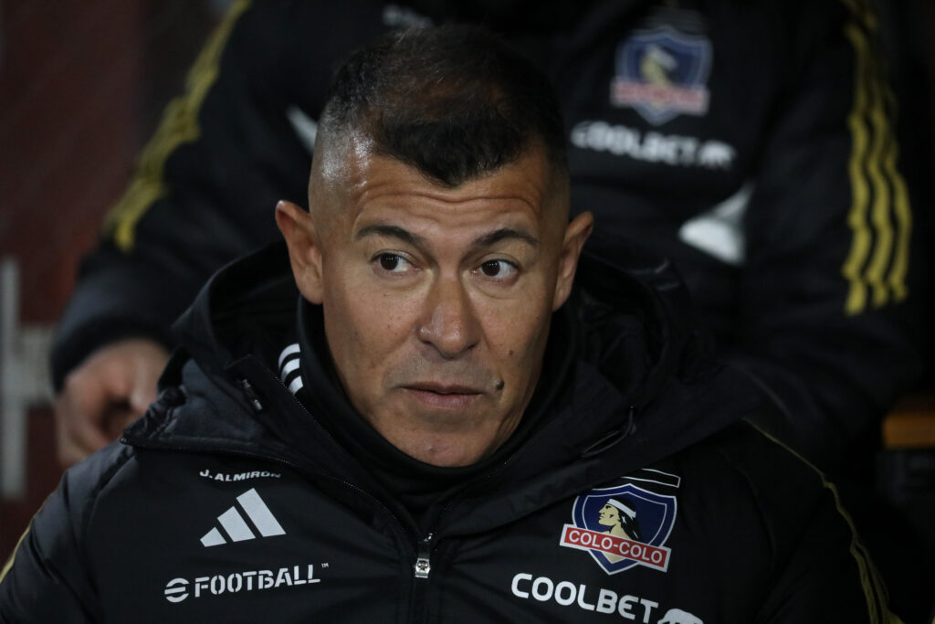 Primer plano al entrenador de Colo-Colo, Jorge Almirón