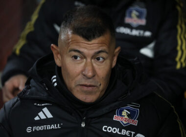 Primer plano al entrenador de Colo-Colo, Jorge Almirón