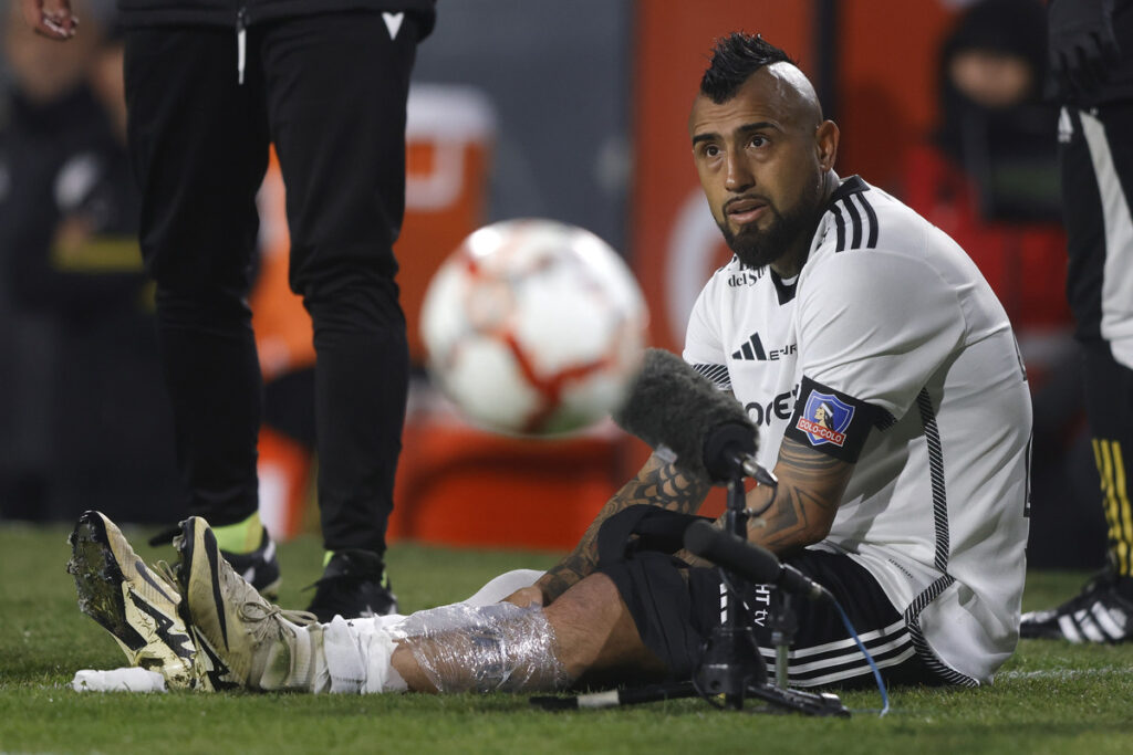 El jugador de Colo-Colo, Arturo Vidal, lesionado