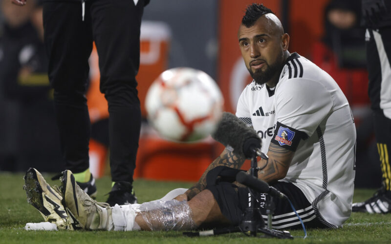 El jugador de Colo-Colo, Arturo Vidal, lesionado