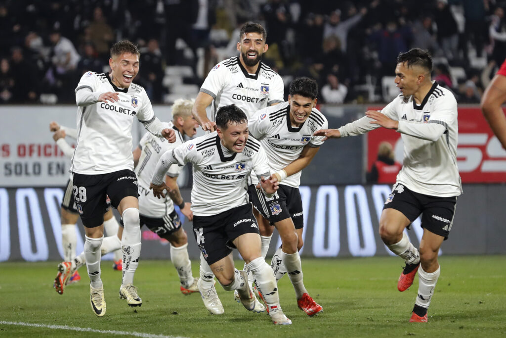 Futbol, Colo Colo vs Union Espanola.
Fecha 16, Campeonato Nacional 2024.
El jugador de Colo Colo Cristian Zavala, centro, celebra su gol contra Union Espanola durante el partido de primera division disputado en el estadio Monumental en Santiago, Chile.
21/07/2024
Felipe Zanca/Photosport

Football, Colo Colo vs Union Espanola.
16th turn, 2024 National Championship.
Colo Colo's player Cristian Zavala, center, celebrates his goal against Union Espanola during the first division match held at the Monumental stadium in Santiago, Chile.
21/07/2024
Felipe Zanca/Photosport