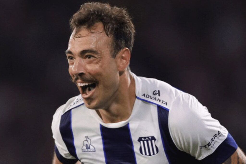 El jugador Matías Catalán celebrando un gol con Talleres de Córdoba